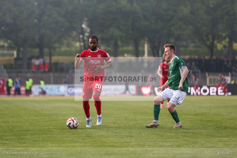 sport, action, Willy Sachs Stadion, Schweinfurt, Regionalliga Bayern, Fussball, FWK, FCS, FC Würzburger Kickers, BFV, 32. Spieltag, 1. FC Schweinfurt 1905, 02.05.2025 - Bild-ID: 2484872