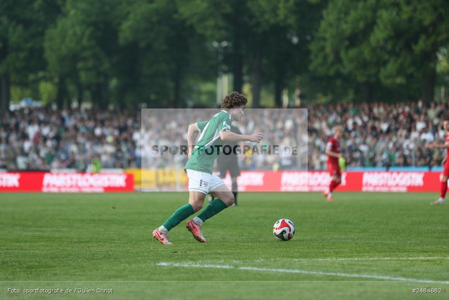 sport, action, Willy Sachs Stadion, Schweinfurt, Regionalliga Bayern, Fussball, FWK, FCS, FC Würzburger Kickers, BFV, 32. Spieltag, 1. FC Schweinfurt 1905, 02.05.2025 - Bild-ID: 2484882