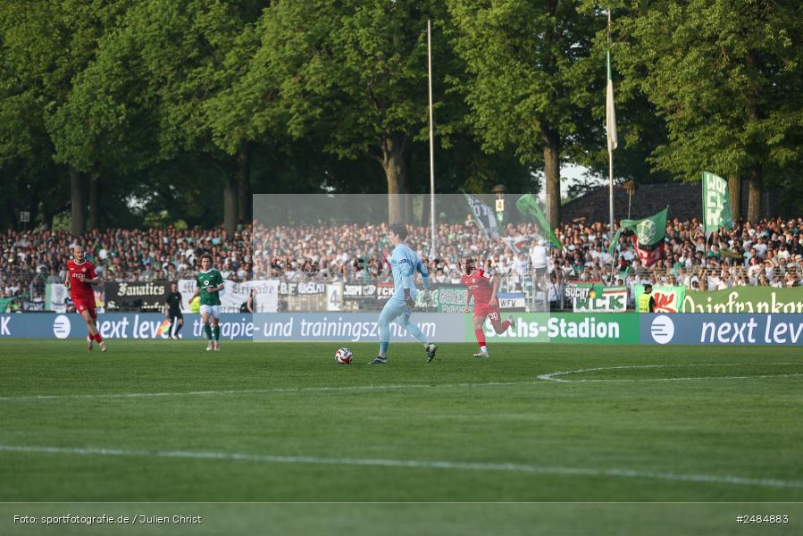sport, action, Willy Sachs Stadion, Schweinfurt, Regionalliga Bayern, Fussball, FWK, FCS, FC Würzburger Kickers, BFV, 32. Spieltag, 1. FC Schweinfurt 1905, 02.05.2025 - Bild-ID: 2484883