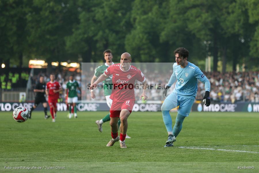 sport, action, Willy Sachs Stadion, Schweinfurt, Regionalliga Bayern, Fussball, FWK, FCS, FC Würzburger Kickers, BFV, 32. Spieltag, 1. FC Schweinfurt 1905, 02.05.2025 - Bild-ID: 2484890