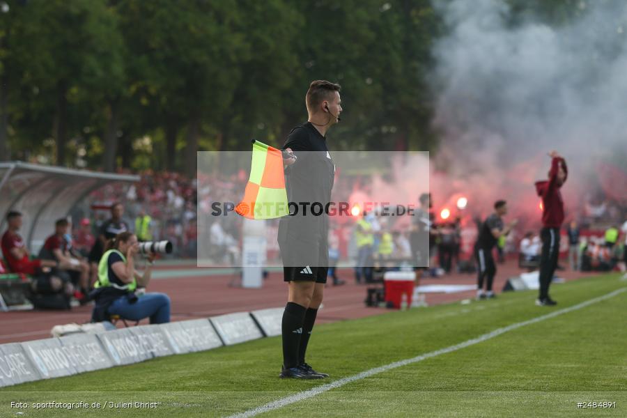 sport, action, Willy Sachs Stadion, Schweinfurt, Regionalliga Bayern, Fussball, FWK, FCS, FC Würzburger Kickers, BFV, 32. Spieltag, 1. FC Schweinfurt 1905, 02.05.2025 - Bild-ID: 2484891