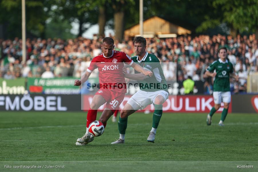 sport, action, Willy Sachs Stadion, Schweinfurt, Regionalliga Bayern, Fussball, FWK, FCS, FC Würzburger Kickers, BFV, 32. Spieltag, 1. FC Schweinfurt 1905, 02.05.2025 - Bild-ID: 2484899