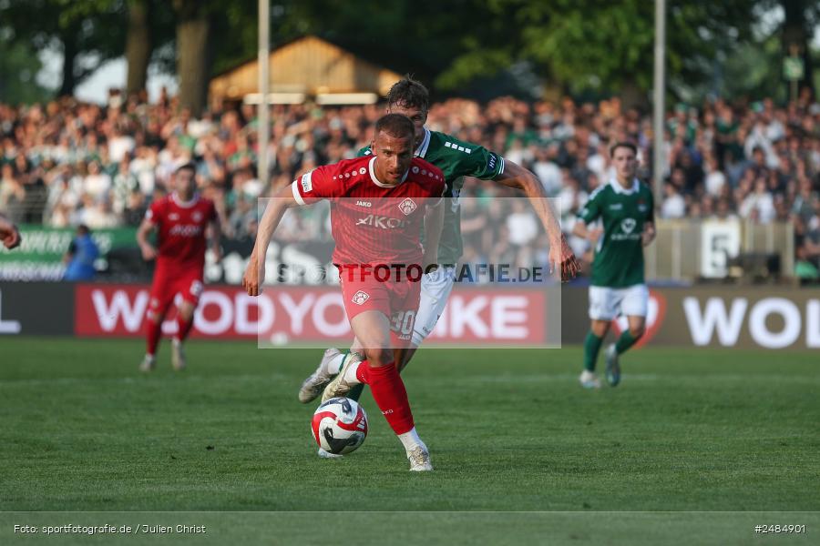 sport, action, Willy Sachs Stadion, Schweinfurt, Regionalliga Bayern, Fussball, FWK, FCS, FC Würzburger Kickers, BFV, 32. Spieltag, 1. FC Schweinfurt 1905, 02.05.2025 - Bild-ID: 2484901