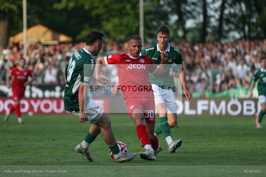 sport, action, Willy Sachs Stadion, Schweinfurt, Regionalliga Bayern, Fussball, FWK, FCS, FC Würzburger Kickers, BFV, 32. Spieltag, 1. FC Schweinfurt 1905, 02.05.2025 - Bild-ID: 2484902
