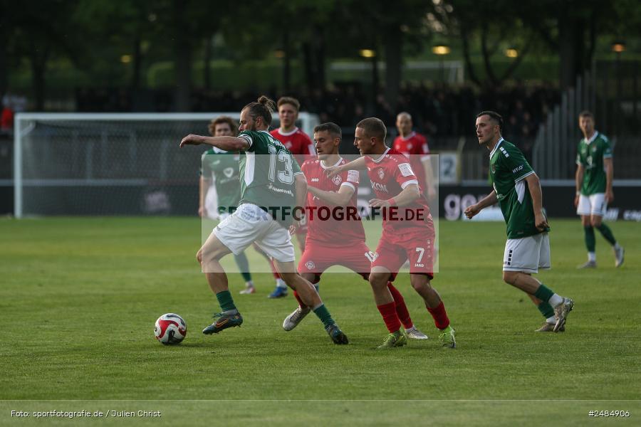 sport, action, Willy Sachs Stadion, Schweinfurt, Regionalliga Bayern, Fussball, FWK, FCS, FC Würzburger Kickers, BFV, 32. Spieltag, 1. FC Schweinfurt 1905, 02.05.2025 - Bild-ID: 2484906