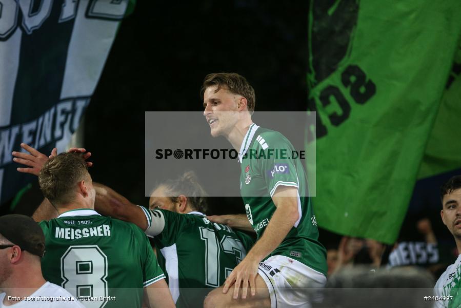 sport, action, Willy Sachs Stadion, Schweinfurt, Regionalliga Bayern, Fussball, FWK, FCS, FC Würzburger Kickers, BFV, 32. Spieltag, 1. FC Schweinfurt 1905, 02.05.2025 - Bild-ID: 2484997