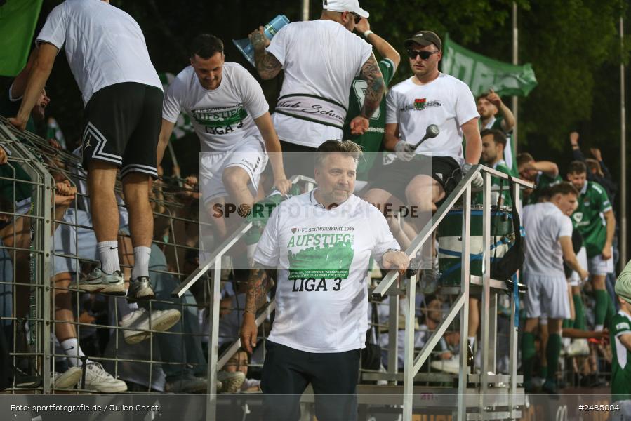 sport, action, Willy Sachs Stadion, Schweinfurt, Regionalliga Bayern, Fussball, FWK, FCS, FC Würzburger Kickers, BFV, 32. Spieltag, 1. FC Schweinfurt 1905, 02.05.2025 - Bild-ID: 2485004
