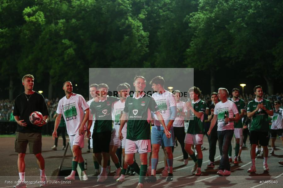 sport, action, Willy Sachs Stadion, Schweinfurt, Regionalliga Bayern, Fussball, FWK, FCS, FC Würzburger Kickers, BFV, 32. Spieltag, 1. FC Schweinfurt 1905, 02.05.2025 - Bild-ID: 2485040