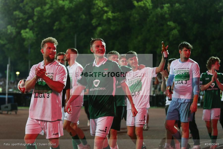 sport, action, Willy Sachs Stadion, Schweinfurt, Regionalliga Bayern, Fussball, FWK, FCS, FC Würzburger Kickers, BFV, 32. Spieltag, 1. FC Schweinfurt 1905, 02.05.2025 - Bild-ID: 2485043