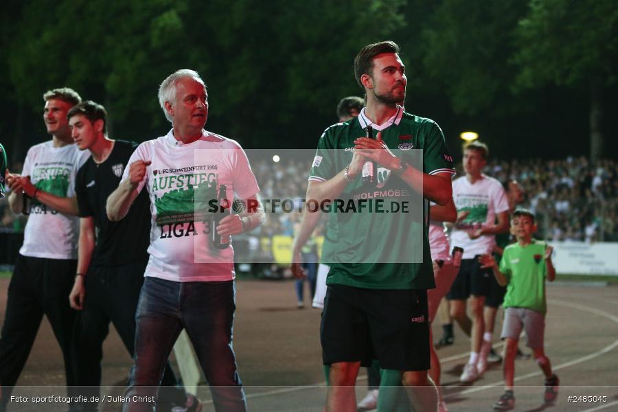 sport, action, Willy Sachs Stadion, Schweinfurt, Regionalliga Bayern, Fussball, FWK, FCS, FC Würzburger Kickers, BFV, 32. Spieltag, 1. FC Schweinfurt 1905, 02.05.2025 - Bild-ID: 2485045