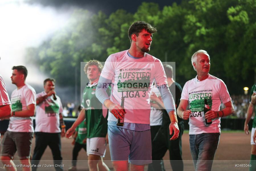 sport, action, Willy Sachs Stadion, Schweinfurt, Regionalliga Bayern, Fussball, FWK, FCS, FC Würzburger Kickers, BFV, 32. Spieltag, 1. FC Schweinfurt 1905, 02.05.2025 - Bild-ID: 2485046
