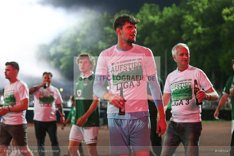 sport, action, Willy Sachs Stadion, Schweinfurt, Regionalliga Bayern, Fussball, FWK, FCS, FC Würzburger Kickers, BFV, 32. Spieltag, 1. FC Schweinfurt 1905, 02.05.2025 - Bild-ID: 2485047