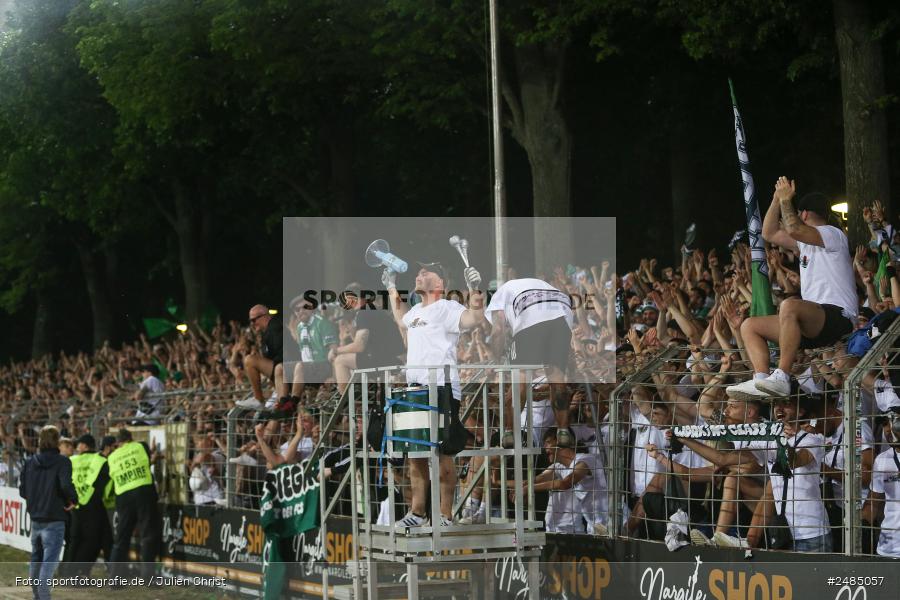 sport, action, Willy Sachs Stadion, Schweinfurt, Regionalliga Bayern, Fussball, FWK, FCS, FC Würzburger Kickers, BFV, 32. Spieltag, 1. FC Schweinfurt 1905, 02.05.2025 - Bild-ID: 2485057