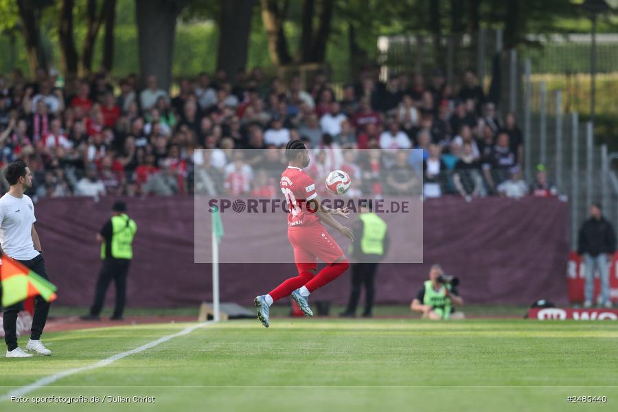 sport, action, Willy Sachs Stadion, Schweinfurt, Regionalliga Bayern, Fussball, FWK, FCS, FC Würzburger Kickers, BFV, 32. Spieltag, 1. FC Schweinfurt 1905, 02.05.2025 - Bild-ID: 2485440