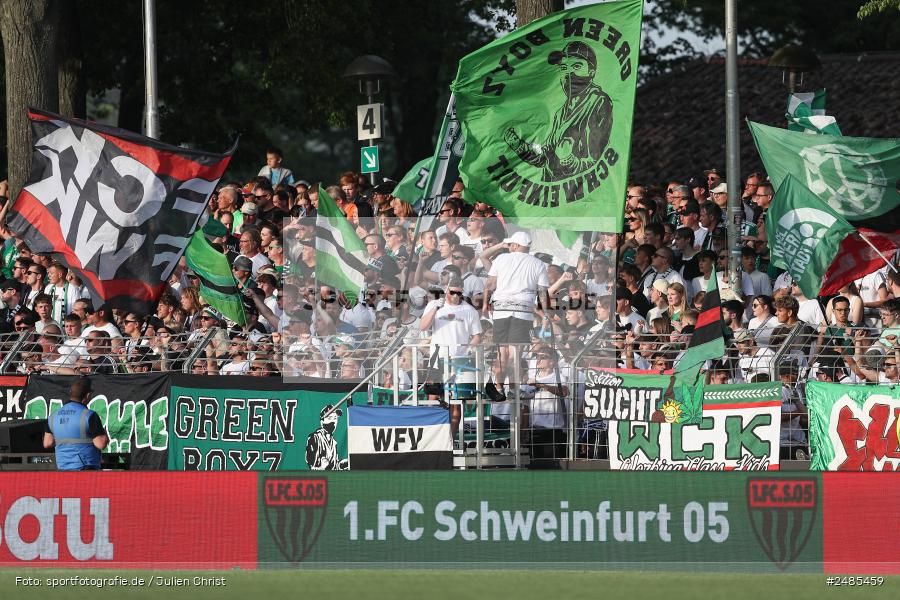 sport, action, Willy Sachs Stadion, Schweinfurt, Regionalliga Bayern, Fussball, FWK, FCS, FC Würzburger Kickers, BFV, 32. Spieltag, 1. FC Schweinfurt 1905, 02.05.2025 - Bild-ID: 2485459