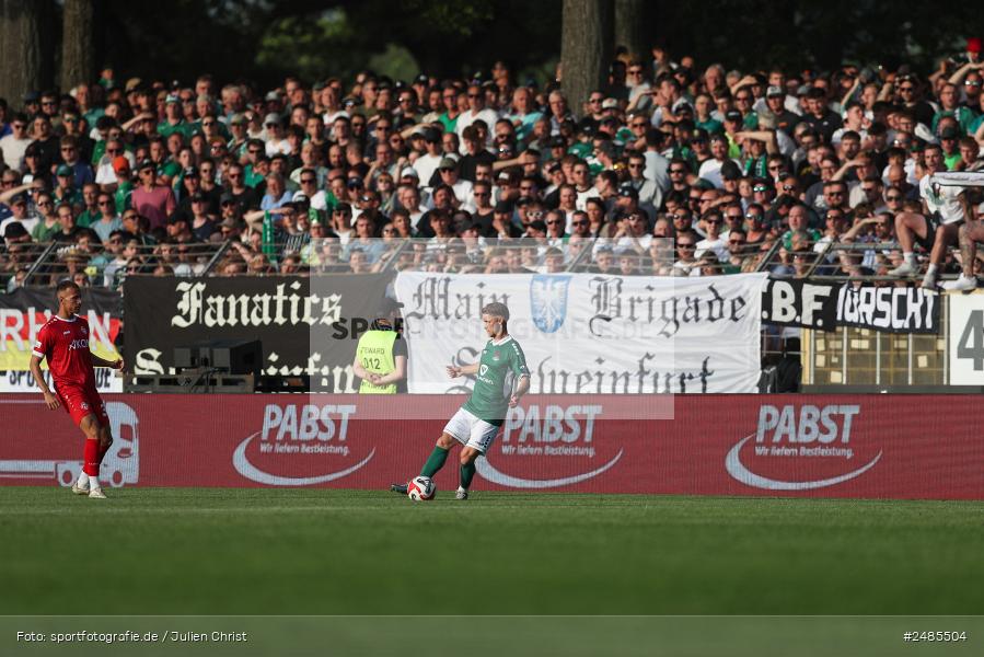 sport, action, Willy Sachs Stadion, Schweinfurt, Regionalliga Bayern, Fussball, FWK, FCS, FC Würzburger Kickers, BFV, 32. Spieltag, 1. FC Schweinfurt 1905, 02.05.2025 - Bild-ID: 2485504