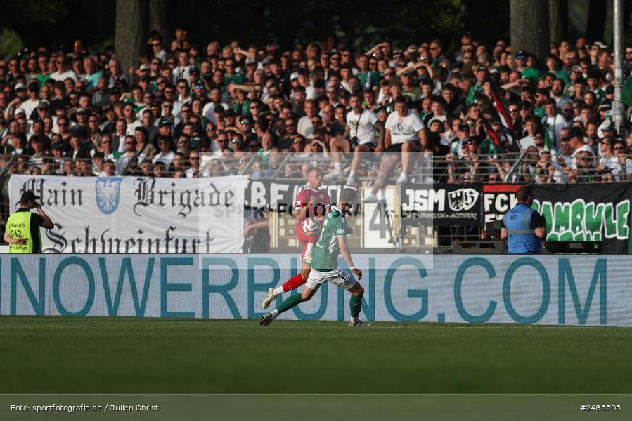 sport, action, Willy Sachs Stadion, Schweinfurt, Regionalliga Bayern, Fussball, FWK, FCS, FC Würzburger Kickers, BFV, 32. Spieltag, 1. FC Schweinfurt 1905, 02.05.2025 - Bild-ID: 2485505