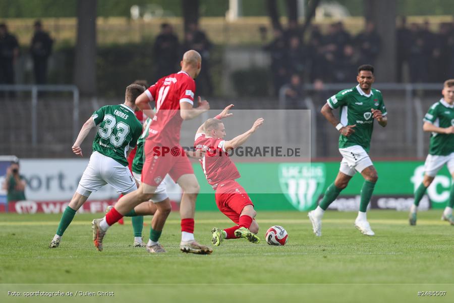 sport, action, Willy Sachs Stadion, Schweinfurt, Regionalliga Bayern, Fussball, FWK, FCS, FC Würzburger Kickers, BFV, 32. Spieltag, 1. FC Schweinfurt 1905, 02.05.2025 - Bild-ID: 2485507