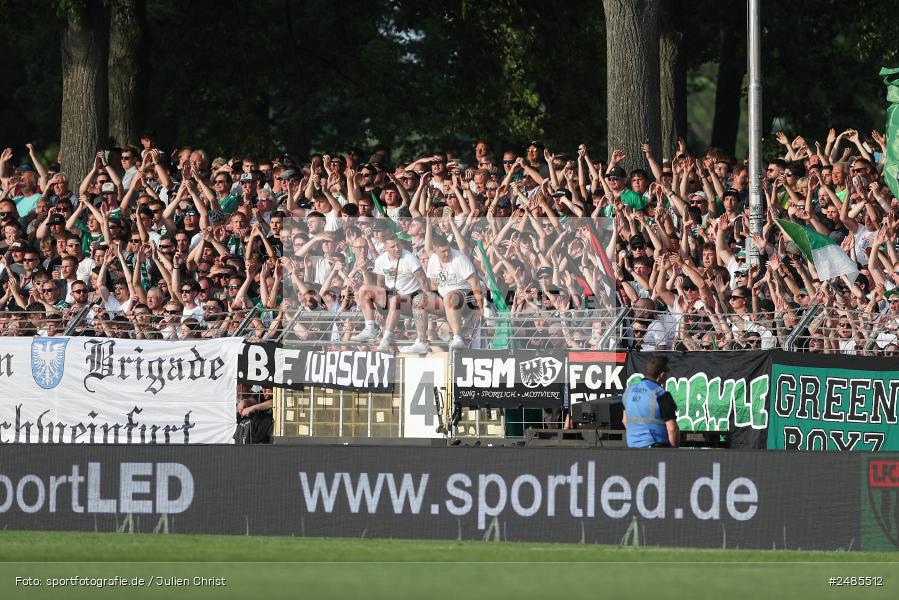 sport, action, Willy Sachs Stadion, Schweinfurt, Regionalliga Bayern, Fussball, FWK, FCS, FC Würzburger Kickers, BFV, 32. Spieltag, 1. FC Schweinfurt 1905, 02.05.2025 - Bild-ID: 2485512