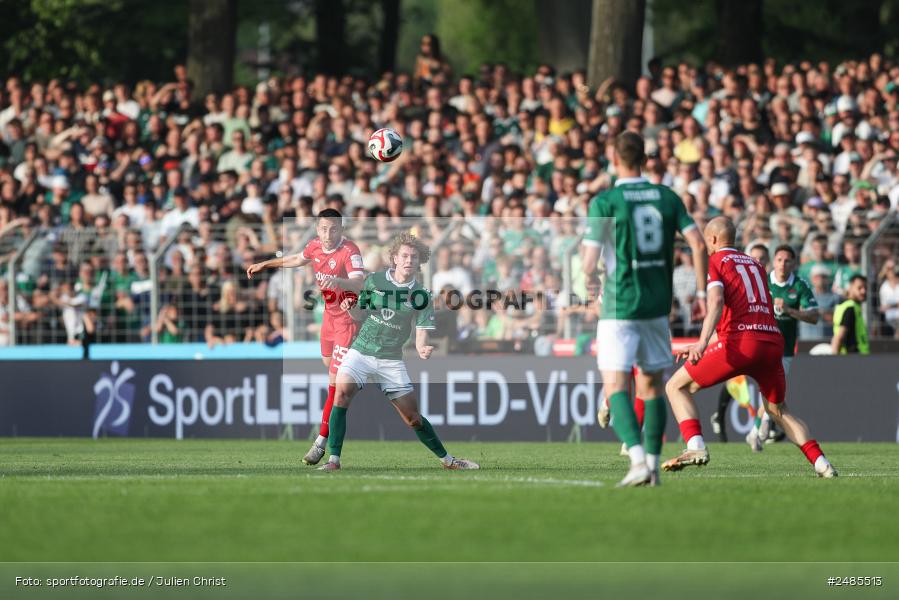 sport, action, Willy Sachs Stadion, Schweinfurt, Regionalliga Bayern, Fussball, FWK, FCS, FC Würzburger Kickers, BFV, 32. Spieltag, 1. FC Schweinfurt 1905, 02.05.2025 - Bild-ID: 2485513