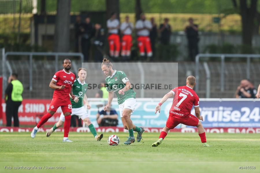 sport, action, Willy Sachs Stadion, Schweinfurt, Regionalliga Bayern, Fussball, FWK, FCS, FC Würzburger Kickers, BFV, 32. Spieltag, 1. FC Schweinfurt 1905, 02.05.2025 - Bild-ID: 2485538