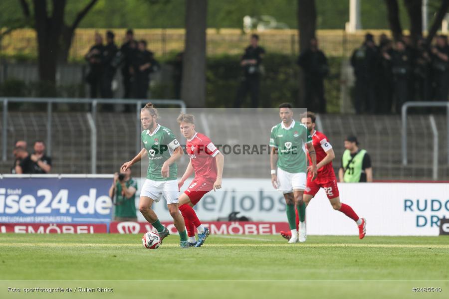 sport, action, Willy Sachs Stadion, Schweinfurt, Regionalliga Bayern, Fussball, FWK, FCS, FC Würzburger Kickers, BFV, 32. Spieltag, 1. FC Schweinfurt 1905, 02.05.2025 - Bild-ID: 2485540
