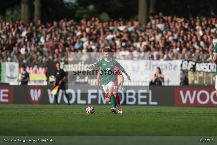 sport, action, Willy Sachs Stadion, Schweinfurt, Regionalliga Bayern, Fussball, FWK, FCS, FC Würzburger Kickers, BFV, 32. Spieltag, 1. FC Schweinfurt 1905, 02.05.2025 - Bild-ID: 2485546