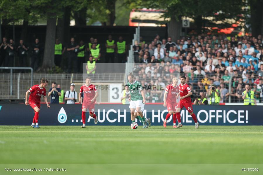 sport, action, Willy Sachs Stadion, Schweinfurt, Regionalliga Bayern, Fussball, FWK, FCS, FC Würzburger Kickers, BFV, 32. Spieltag, 1. FC Schweinfurt 1905, 02.05.2025 - Bild-ID: 2485548