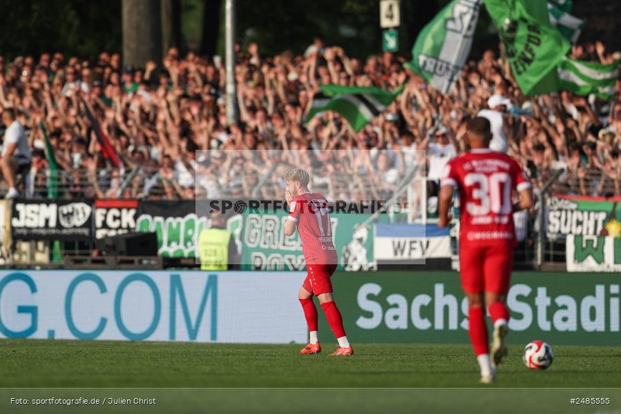 sport, action, Willy Sachs Stadion, Schweinfurt, Regionalliga Bayern, Fussball, FWK, FCS, FC Würzburger Kickers, BFV, 32. Spieltag, 1. FC Schweinfurt 1905, 02.05.2025 - Bild-ID: 2485555
