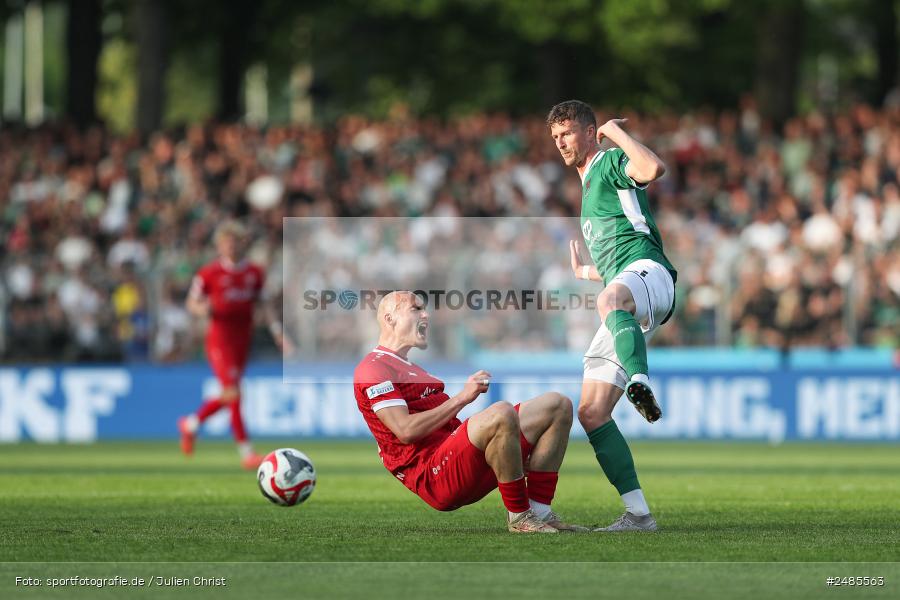 sport, action, Willy Sachs Stadion, Schweinfurt, Regionalliga Bayern, Fussball, FWK, FCS, FC Würzburger Kickers, BFV, 32. Spieltag, 1. FC Schweinfurt 1905, 02.05.2025 - Bild-ID: 2485563