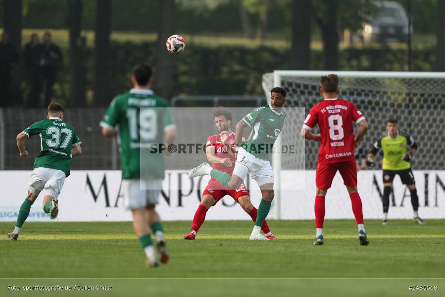 sport, action, Willy Sachs Stadion, Schweinfurt, Regionalliga Bayern, Fussball, FWK, FCS, FC Würzburger Kickers, BFV, 32. Spieltag, 1. FC Schweinfurt 1905, 02.05.2025 - Bild-ID: 2485568