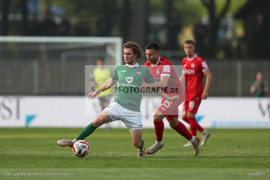 sport, action, Willy Sachs Stadion, Schweinfurt, Regionalliga Bayern, Fussball, FWK, FCS, FC Würzburger Kickers, BFV, 32. Spieltag, 1. FC Schweinfurt 1905, 02.05.2025 - Bild-ID: 2485571