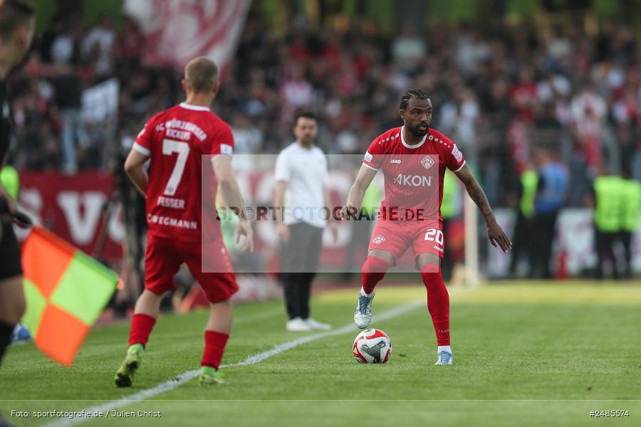 sport, action, Willy Sachs Stadion, Schweinfurt, Regionalliga Bayern, Fussball, FWK, FCS, FC Würzburger Kickers, BFV, 32. Spieltag, 1. FC Schweinfurt 1905, 02.05.2025 - Bild-ID: 2485574