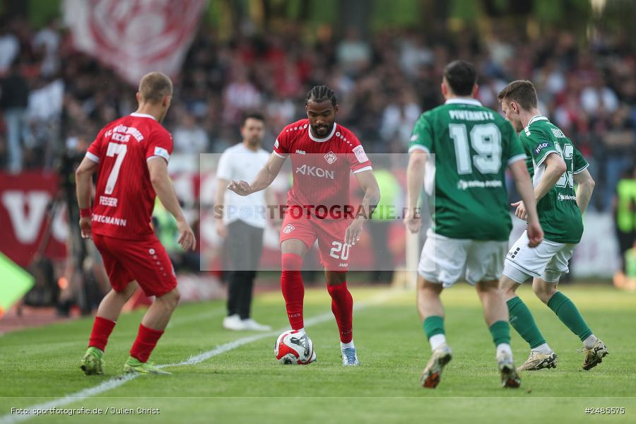 sport, action, Willy Sachs Stadion, Schweinfurt, Regionalliga Bayern, Fussball, FWK, FCS, FC Würzburger Kickers, BFV, 32. Spieltag, 1. FC Schweinfurt 1905, 02.05.2025 - Bild-ID: 2485575
