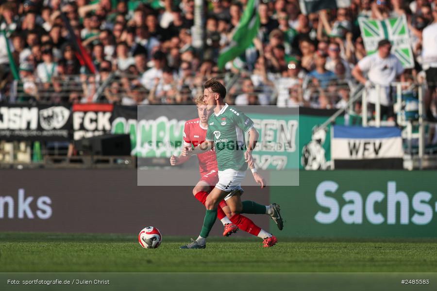 sport, action, Willy Sachs Stadion, Schweinfurt, Regionalliga Bayern, Fussball, FWK, FCS, FC Würzburger Kickers, BFV, 32. Spieltag, 1. FC Schweinfurt 1905, 02.05.2025 - Bild-ID: 2485583
