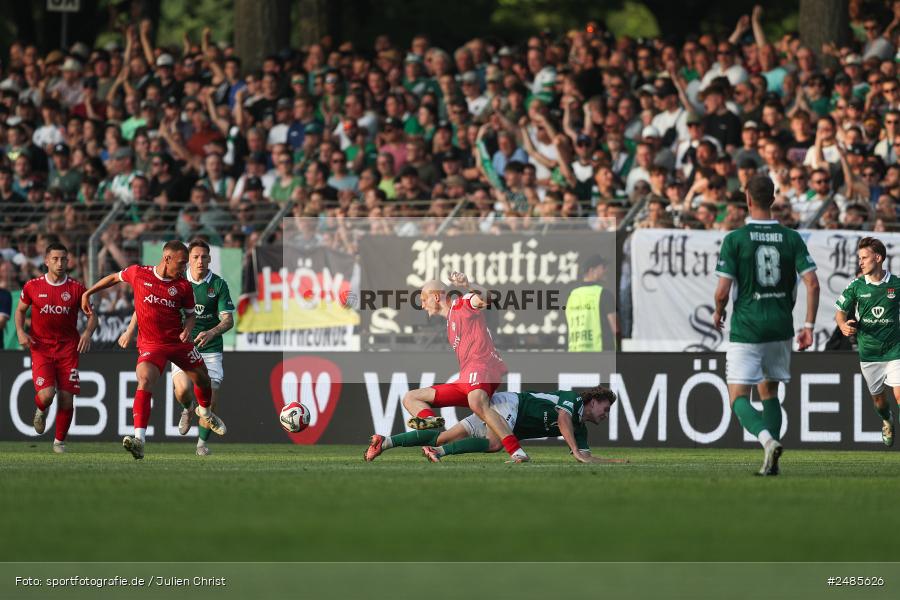 sport, action, Willy Sachs Stadion, Schweinfurt, Regionalliga Bayern, Fussball, FWK, FCS, FC Würzburger Kickers, BFV, 32. Spieltag, 1. FC Schweinfurt 1905, 02.05.2025 - Bild-ID: 2485626