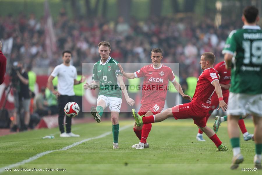 sport, action, Willy Sachs Stadion, Schweinfurt, Regionalliga Bayern, Fussball, FWK, FCS, FC Würzburger Kickers, BFV, 32. Spieltag, 1. FC Schweinfurt 1905, 02.05.2025 - Bild-ID: 2485627