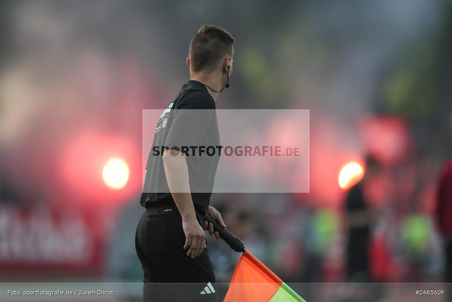 sport, action, Willy Sachs Stadion, Schweinfurt, Regionalliga Bayern, Fussball, FWK, FCS, FC Würzburger Kickers, BFV, 32. Spieltag, 1. FC Schweinfurt 1905, 02.05.2025 - Bild-ID: 2485629