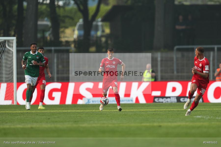 sport, action, Willy Sachs Stadion, Schweinfurt, Regionalliga Bayern, Fussball, FWK, FCS, FC Würzburger Kickers, BFV, 32. Spieltag, 1. FC Schweinfurt 1905, 02.05.2025 - Bild-ID: 2485632