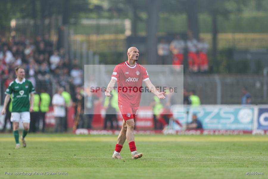 sport, action, Willy Sachs Stadion, Schweinfurt, Regionalliga Bayern, Fussball, FWK, FCS, FC Würzburger Kickers, BFV, 32. Spieltag, 1. FC Schweinfurt 1905, 02.05.2025 - Bild-ID: 2485646