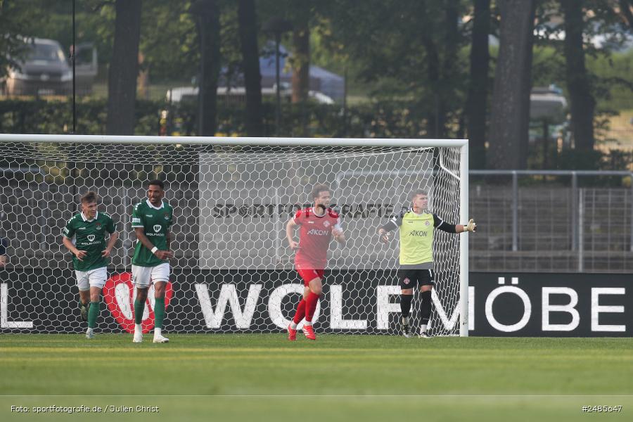 sport, action, Willy Sachs Stadion, Schweinfurt, Regionalliga Bayern, Fussball, FWK, FCS, FC Würzburger Kickers, BFV, 32. Spieltag, 1. FC Schweinfurt 1905, 02.05.2025 - Bild-ID: 2485647