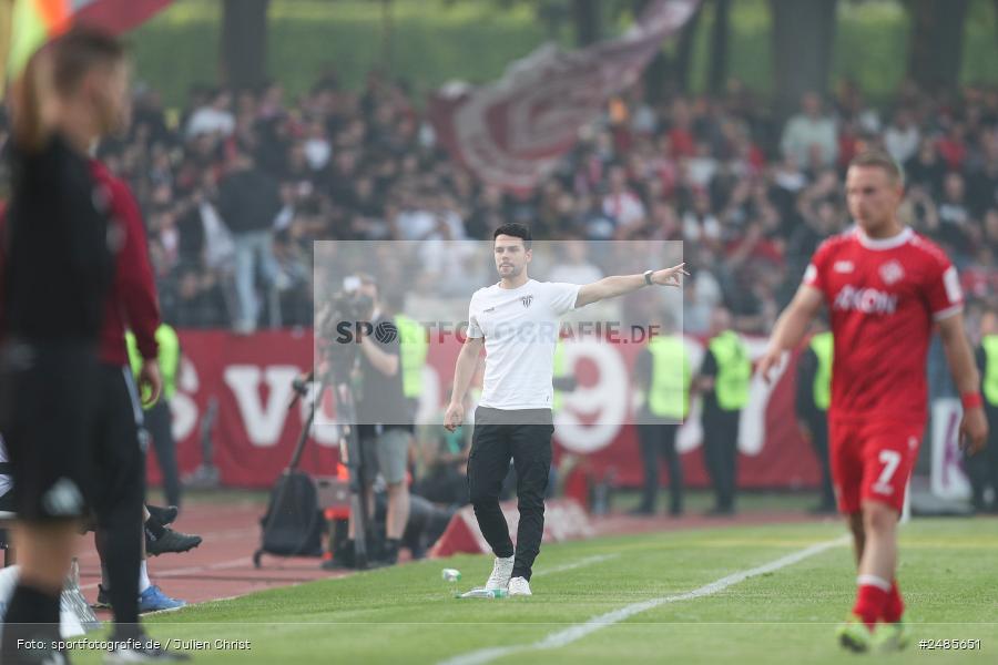 sport, action, Willy Sachs Stadion, Schweinfurt, Regionalliga Bayern, Fussball, FWK, FCS, FC Würzburger Kickers, BFV, 32. Spieltag, 1. FC Schweinfurt 1905, 02.05.2025 - Bild-ID: 2485651