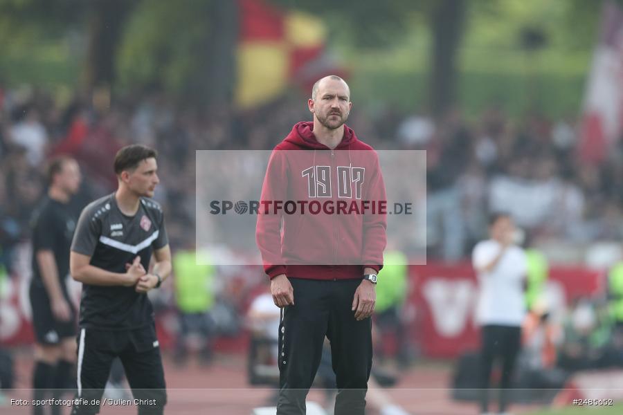 sport, action, Willy Sachs Stadion, Schweinfurt, Regionalliga Bayern, Fussball, FWK, FCS, FC Würzburger Kickers, BFV, 32. Spieltag, 1. FC Schweinfurt 1905, 02.05.2025 - Bild-ID: 2485652