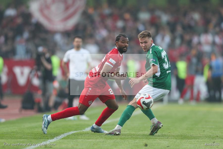 sport, action, Willy Sachs Stadion, Schweinfurt, Regionalliga Bayern, Fussball, FWK, FCS, FC Würzburger Kickers, BFV, 32. Spieltag, 1. FC Schweinfurt 1905, 02.05.2025 - Bild-ID: 2485653