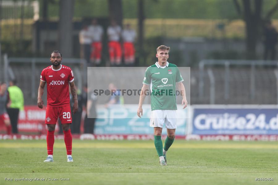 sport, action, Willy Sachs Stadion, Schweinfurt, Regionalliga Bayern, Fussball, FWK, FCS, FC Würzburger Kickers, BFV, 32. Spieltag, 1. FC Schweinfurt 1905, 02.05.2025 - Bild-ID: 2485654