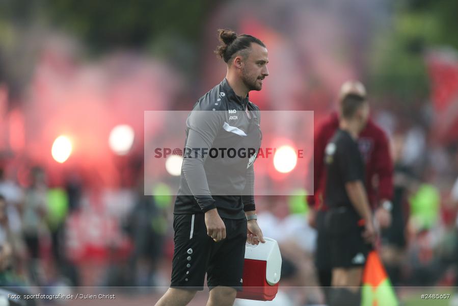 sport, action, Willy Sachs Stadion, Schweinfurt, Regionalliga Bayern, Fussball, FWK, FCS, FC Würzburger Kickers, BFV, 32. Spieltag, 1. FC Schweinfurt 1905, 02.05.2025 - Bild-ID: 2485657