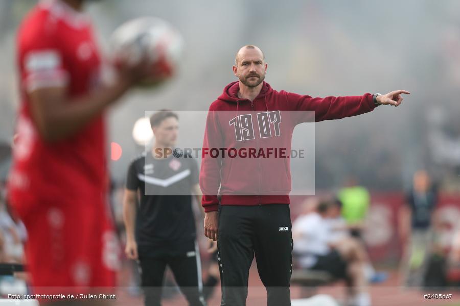 sport, action, Willy Sachs Stadion, Schweinfurt, Regionalliga Bayern, Fussball, FWK, FCS, FC Würzburger Kickers, BFV, 32. Spieltag, 1. FC Schweinfurt 1905, 02.05.2025 - Bild-ID: 2485667