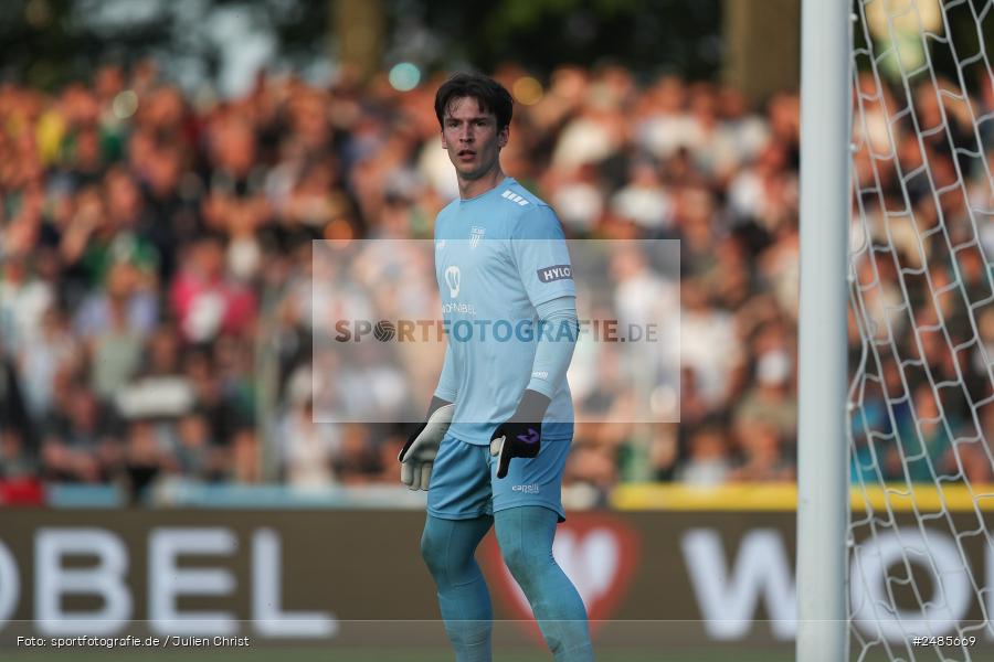 sport, action, Willy Sachs Stadion, Schweinfurt, Regionalliga Bayern, Fussball, FWK, FCS, FC Würzburger Kickers, BFV, 32. Spieltag, 1. FC Schweinfurt 1905, 02.05.2025 - Bild-ID: 2485669