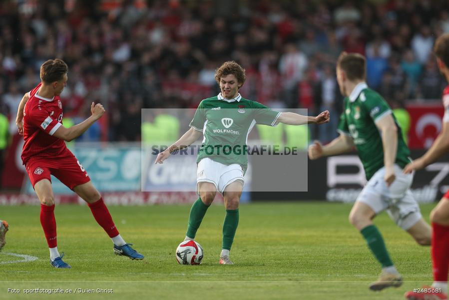 sport, action, Willy Sachs Stadion, Schweinfurt, Regionalliga Bayern, Fussball, FWK, FCS, FC Würzburger Kickers, BFV, 32. Spieltag, 1. FC Schweinfurt 1905, 02.05.2025 - Bild-ID: 2485681
