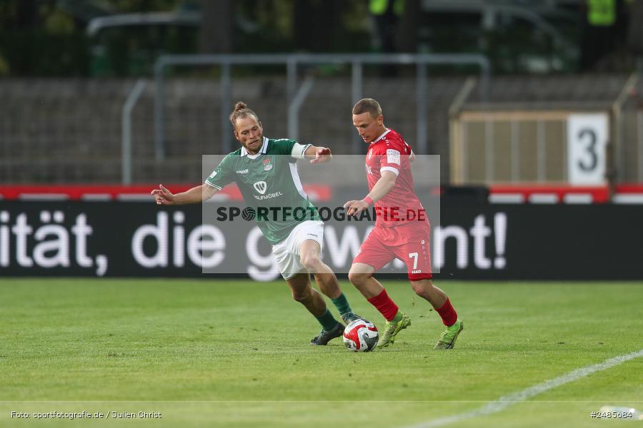 sport, action, Willy Sachs Stadion, Schweinfurt, Regionalliga Bayern, Fussball, FWK, FCS, FC Würzburger Kickers, BFV, 32. Spieltag, 1. FC Schweinfurt 1905, 02.05.2025 - Bild-ID: 2485684